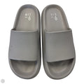 Sandals Flats By Mix And Co In Grey, Size: 9