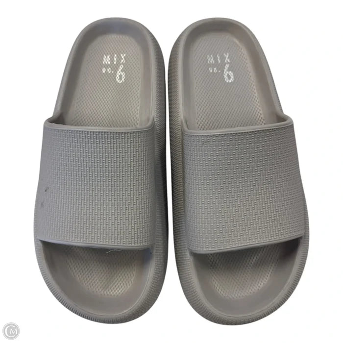 Sandals Flats By Mix And Co In Grey, Size: 9