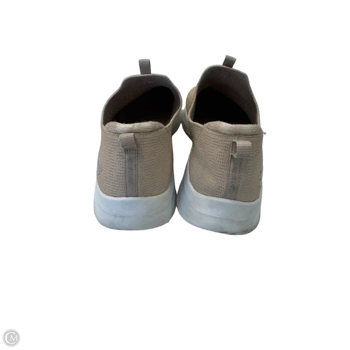 Shoes Sneakers By Skechers In Beige, Size: 10